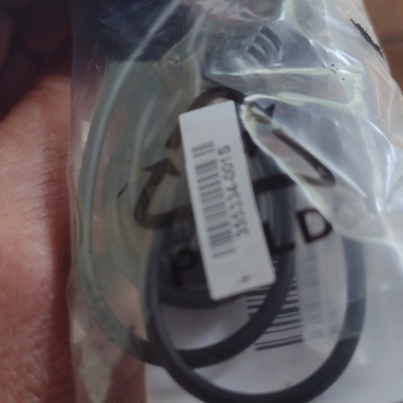 Bose Black and Silver QC15 Headphones with Case& Accessories NEW - Picture 6 of 6